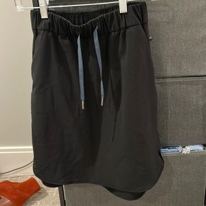 Lululemon skirt size 4